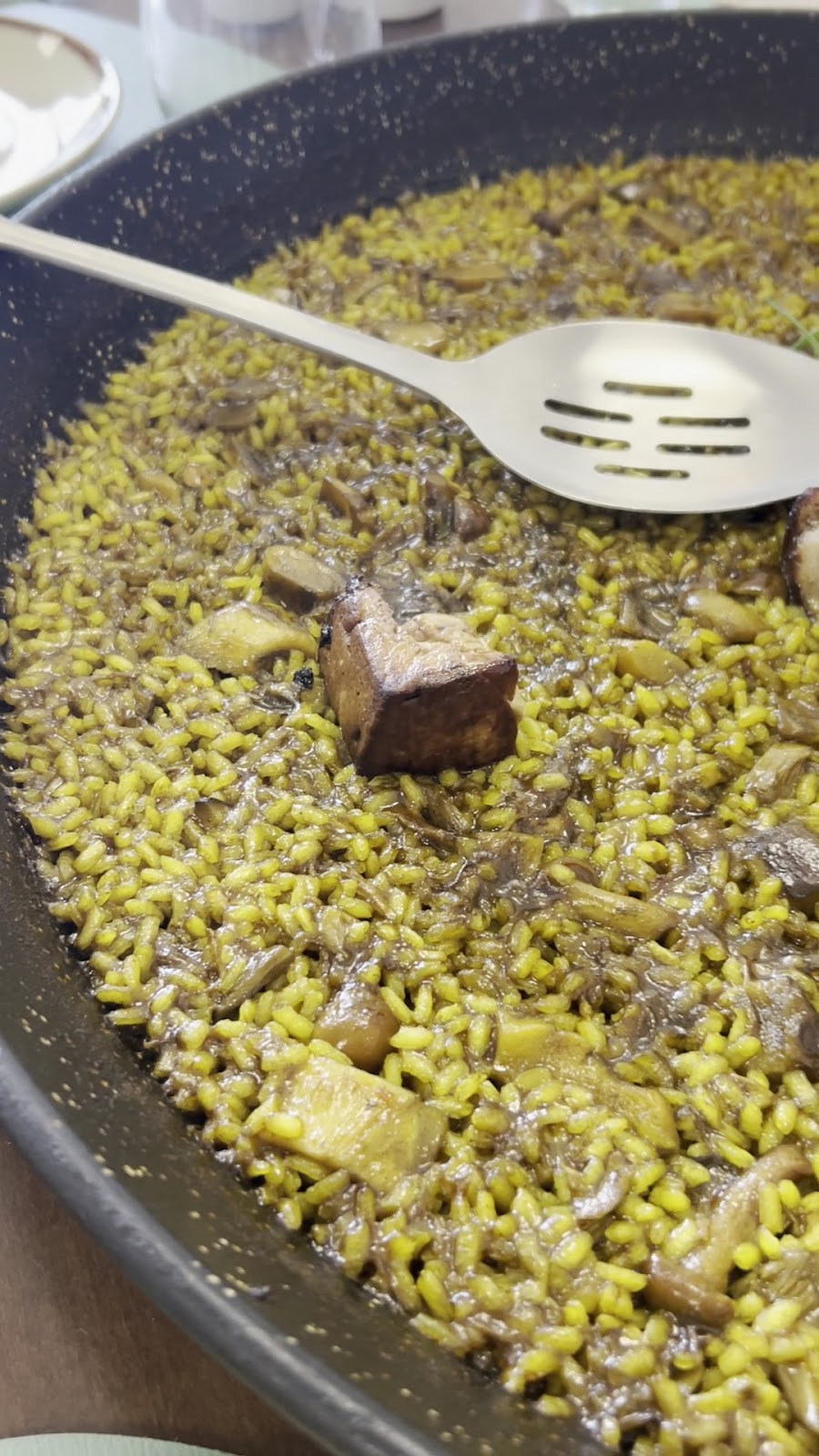 Arroz meloso de la casa con carne y setas